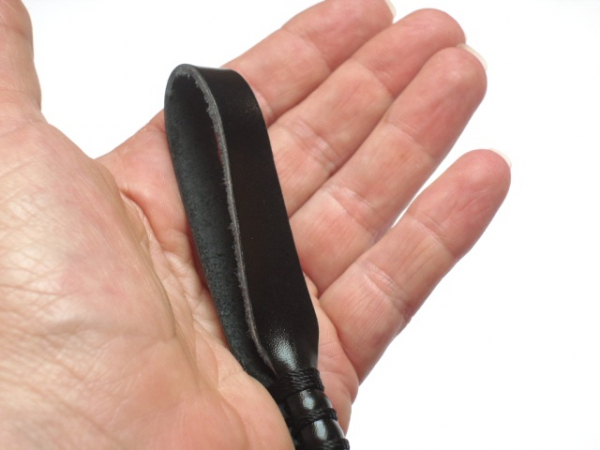Länge der Klatsche ca.7cm, breit von 1 – 1,5 cm.